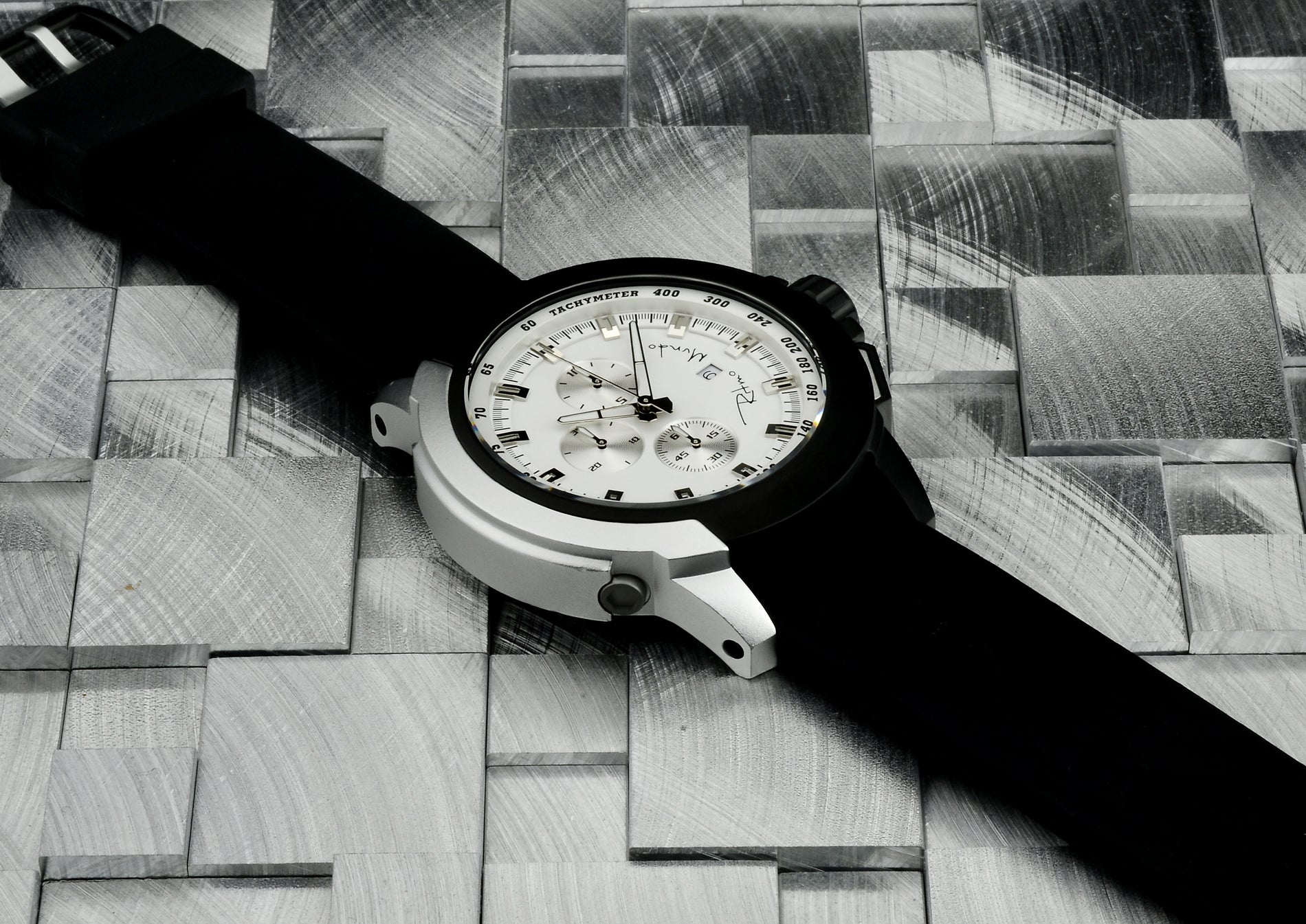 Quantum 2 Black White